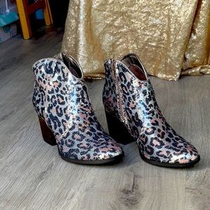Sequin cheetah booties Inside zipper Very G brand Sprinkle style TTS